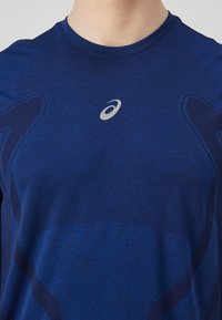 ASICS SEAMLESS TOP - Camiseta deportiva - midnight