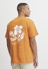 Solid SDFULTON - Triko s potiskem - golden ochre
