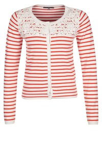 Röd och vit randig cardigan med långa ärmar, spetsdetaljer på axlarna och fem knappar fram. Mjuk stickad tyg.