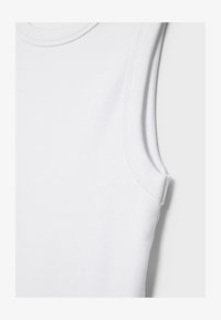 Unausgewählt, white