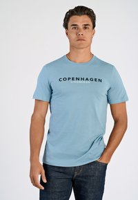 Lindbergh Printtipaita - lt iron blue