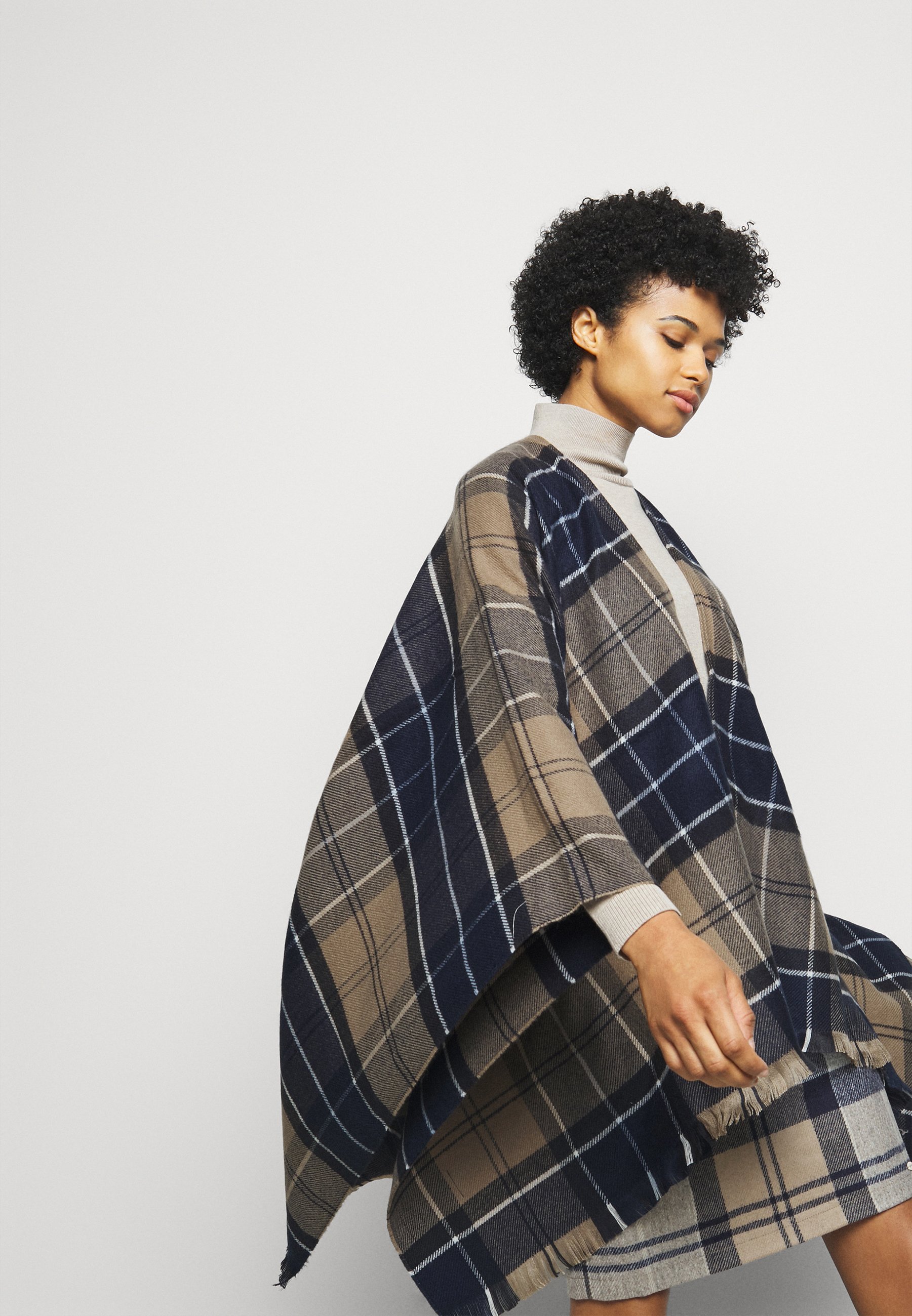 Women STAFFIN TARTAN SERAPE - Cape Women STAFFIN TARTAN SERAPE - Cape