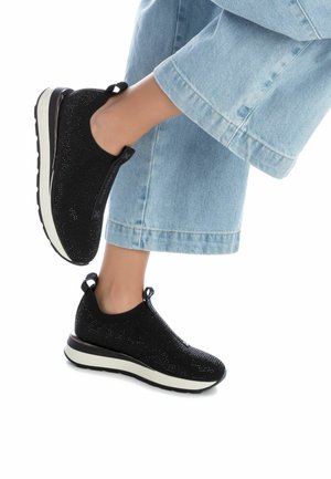 XTI Zapatillas - black