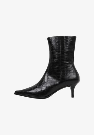 HUNE, ELEVATED - Botines - black