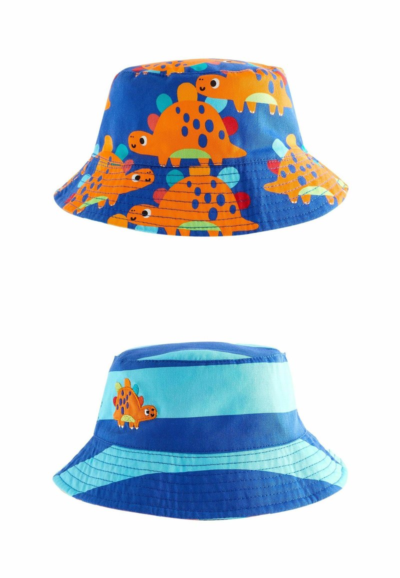 Två vändbara bucket hats: en med orange sköldpaddor på blå botten, den andra med blå ränder och en applikation av en orange sköldpadda. Materialet är bomull.