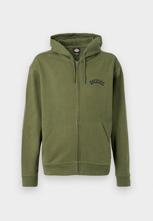 Olivzaļš zippered džemperis ar kabatām priekšpusē, regulējamu kapuci ar auklu un "Dickies" logotipu kreisajā krūtīs.