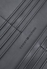 Tommy Hilfiger CASUAL LARGE WALLET - Portfel