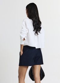 Calliope Short - var blu