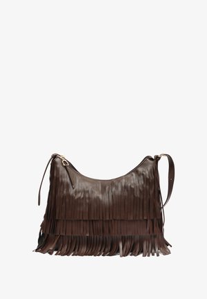 Bolso de hombro de cuero marrón con detalles de flecos en capas y correa ajustable, equipado con una cremallera dorada en la parte superior.