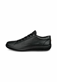 Sneakers in pelle nera con superficie testurizzata, suola piatta in gomma e design con lacci. Caratteristiche includono punta arrotondata e minimal branding.