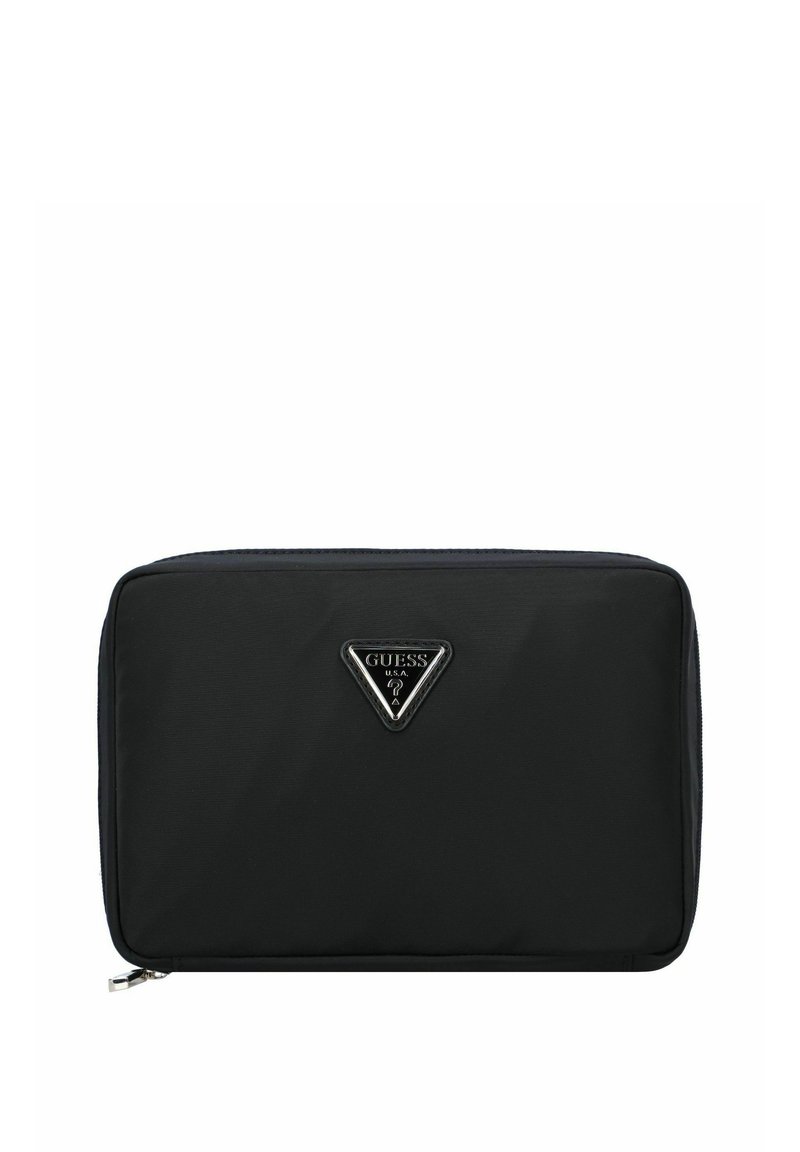 Bolsa rectangular de nylon negra con un logo triangular plateado, cierre de cremallera y superficie lisa y texturizada. No presenta patrones ni acentos.