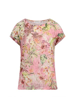 Rosa Bluse mit floralem Muster, kurzen Ärmeln, Rundhalsausschnitt und leichtem Stoff, der verschiedene grüne und orangefarbene Blätter zeigt.