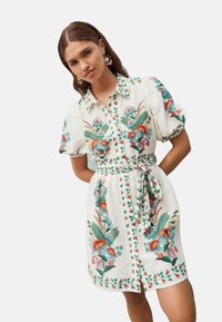 Unselected, white floral print placement
