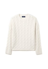 Cremfarbener Strickpullover mit rundem Halsausschnitt, gerippten Bündchen und Saum, der erhöhte Zopf-Muster über den Stoff aufweist.