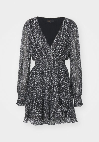 Svart langermet minikjole med små hvite blomstertrykk, V-hals, elastisk innskrenket midje, og volangkant på hem og mansjetter.