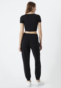 Ipekyol SLIM FIT ROUND NECK CROP - Camiseta básica - black