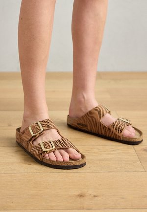 Birkenstock, ARIZONA SYN SOFT ZEBRA NARROW - Riemensandalette - pecan