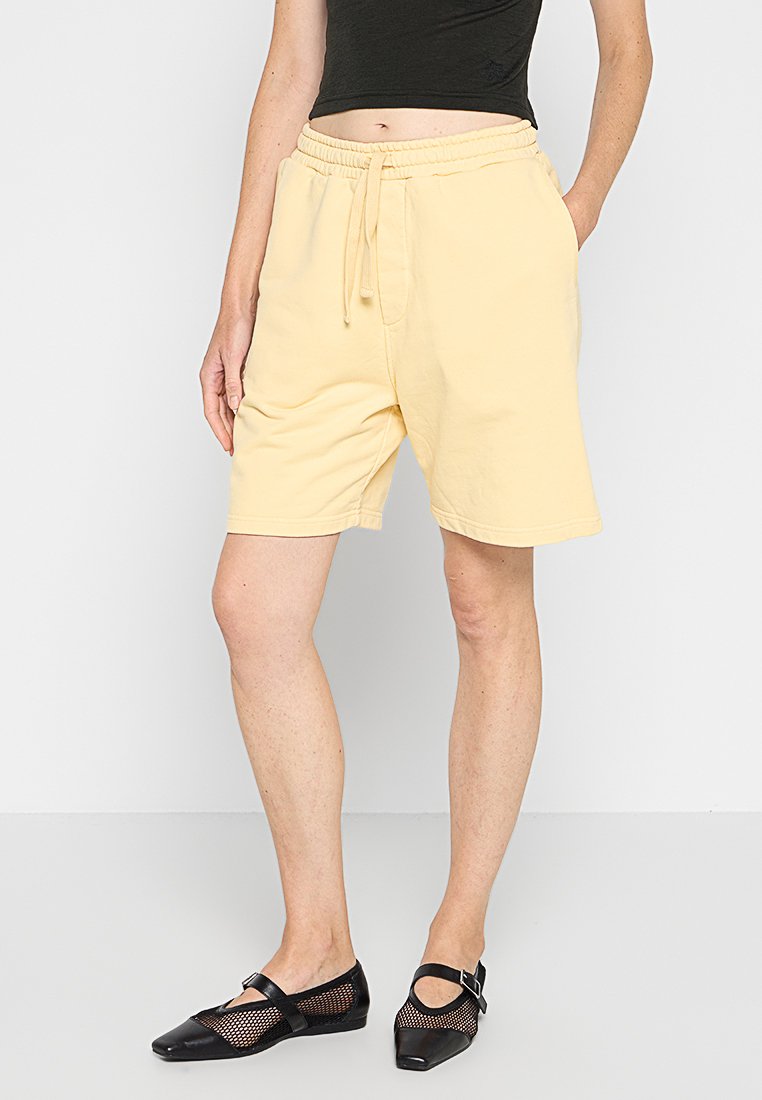 Nanushka Shorts lichtgeel