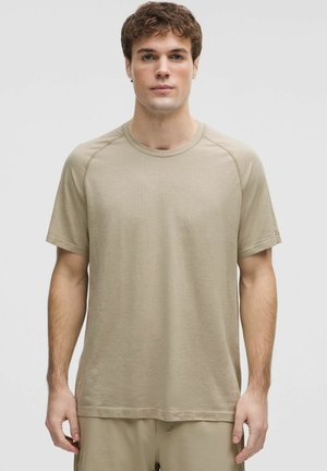 METAL VENT TECH SHORT SLEEVE - T-shirt basique - light ivory sheer oak