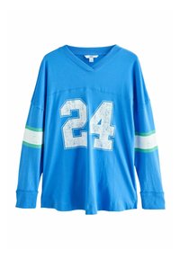 Sininen pitkähihaisen t-paita v-aukkolla, jossa edessä suuri valkoinen kulunut numero "24" ja vihreitä ja valkoisia raitakoristeita hihoissa.