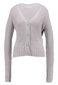 Cardigan lavorato a maglia grigio chiaro con scollatura a V, maniche lunghe e cinque bottoni centrali, con texture a coste sul corpo e sui polsini.