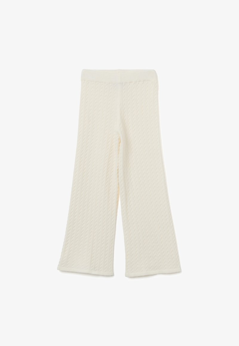 Pantaloni lavorati a maglia color crema con una texture e un motivo a costine, dotati di aperture per le gambe svasate, realizzati in un tessuto morbido e leggero.