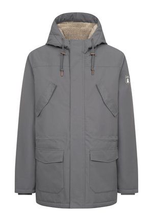 Grå vandtæt jakke med hætte, der har en fuzzy indvendig side, to frontlommer og justerbare snore. Bemærkelsesværdig mærke patch på ærmet.