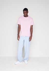 Tommy Jeans TEE - T-shirts - ballet pink