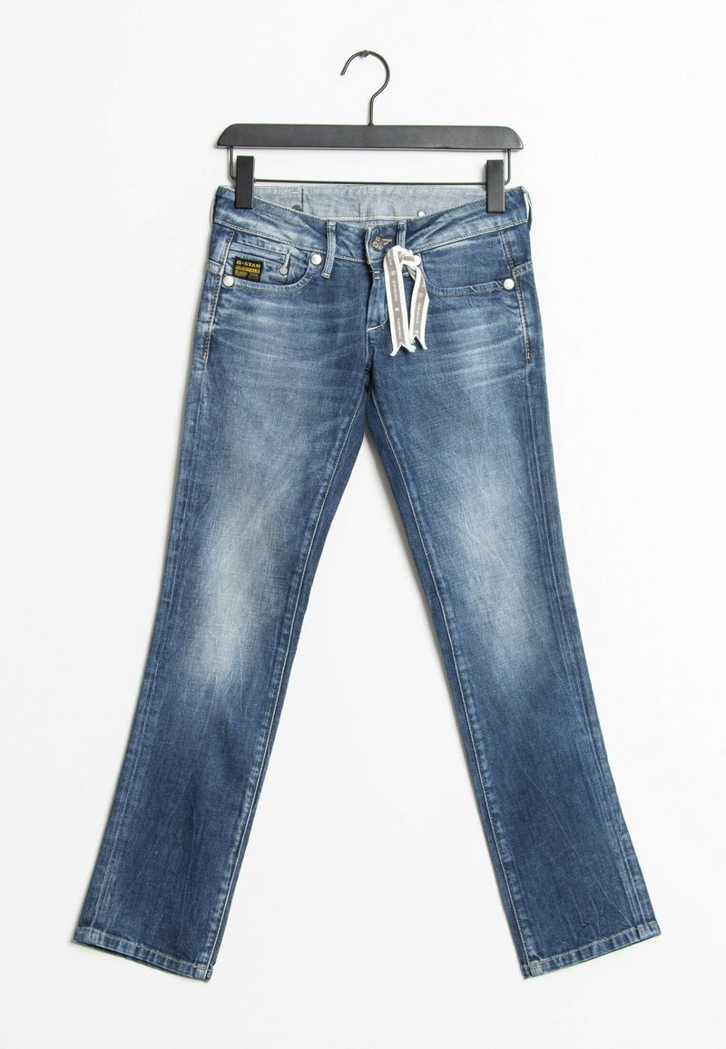 Jeans de mezclilla azul con un diseño de pierna recta, cintura de altura media, lavado deslavado y costuras detalladas. Cuenta con cinco bolsillos y un cierre frontal.