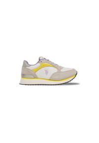 Sneaker grigie e bianche con accenti gialli, dotate di una tomaia in suede e mesh, dettagli viola e suola in gomma con grip testurizzato.
