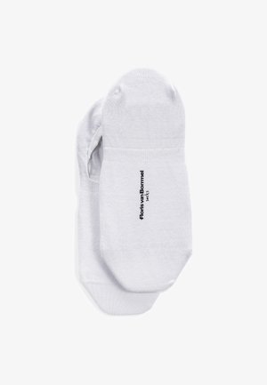 Calcetines invisibles de algodón blanco. Textura suave, punta redondeada y talón reforzado. Presentan texto impreso en negro con la marca en un lado.