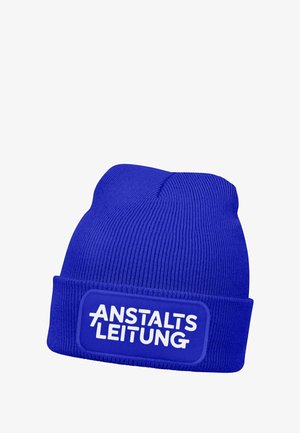 Blue knit beanie with a ribbed texture and a wide cuff displaying the text "ANSTALTSLEITUNG" in contrasting white.
