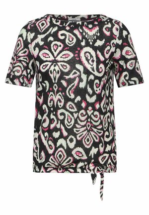 Černý top s krátkým rukávem a abstraktním květinovým vzorem v bílé a růžové barvě. Má kulatý výstřih a zavazovací detail na spodním lemu.