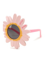 Ροζ γυαλιά ηλίου με στρογγυλούς σκούρους φακούς περιβαλλόμενους από πέταλα μαργαρίτας, ένα πέταλο με την ετικέτα "Billie Blush" και ροζ βραχίονες.
