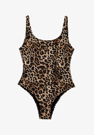 Bañador de una pieza con estampado de leopardo, escote redondeado y tirantes de ancho medio, mostrado sobre un fondo blanco.