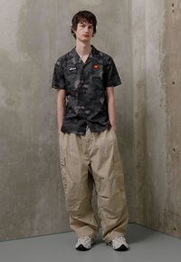 Ellesse RUBANO - Vapaa-ajan kauluspaita - black