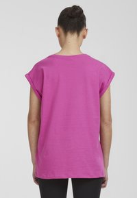 Urban Classics EXTENDED SHOULDER - Basic póló - brightviolet