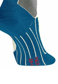 Blaue und graue gestrickte Socke mit gewellten weißen Streifen und rotem Text "FINE" sowie Größenangaben. Strukturierter Stoff mit verstärktem Fersen- und Zehenbereich.