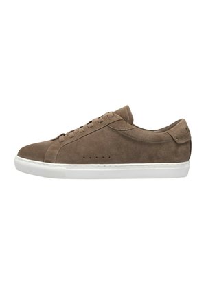 Low-top casual sneaker in brown suede with lace-up closure and white rubber sole, viewed from the side.