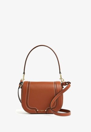 Braune Leder-Crossbody-Tasche mit strukturiertem Design, cremefarbigem Nähen, kurzem Griff oben und verstellbarem Schultergurt. Mit goldenen Hardware-Akzenten.
