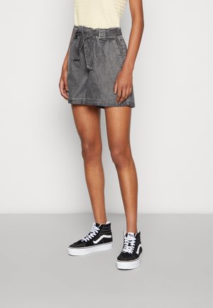 Farkkushortsit - grey denim