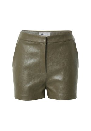 Olivengrüne Kunstleder-Shorts mit glänzender Textur, mittelhoher Taille, Vorderfalte und diskreten Seitentaschen. Markenlabel innen am Bund.