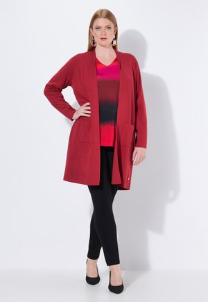 PLUS SIZE LONG OPEN FRONT - Vest - cherry red
