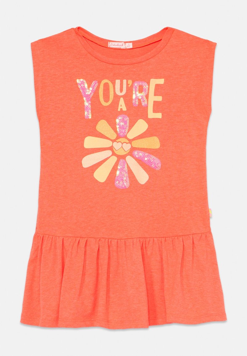 Robe corail sans manches avec ourlet froncé, décorée d'une fleur en sequins et de la phrase « You're a » en lettres jaunes et roses.