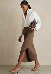 Reiss REGULAR FIT - PIPPA MIDI - Plisirana suknja - chocolate