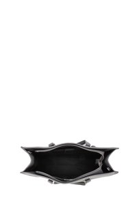 Graue Leder-Shopper-Tasche mit einem Reißverschluss. Verfügt über zwei Griffe und ein geräumiges Innenfutter aus schwarzem Stoff. Keine sichtbaren Außentaschen.