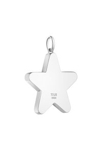 Pendente a forma di stella in argento sterling con finitura lucida, dotato di un piccolo anello per l'attacco, contrassegnato sul retro con "TOUS" e "S925".