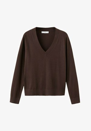Hnědý dlouhý svetr s výstřihem do V a žebrovanými manžetami a lemem, zobrazený na bílém pozadí.
