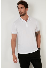 Buratti SLIM FIT - Polokošeľa - white