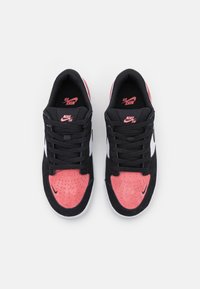 Nike SB FORCE 58 UNISEX - Sapatilhas - pink salt/black/white